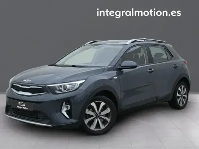 Usado Kia Stonic 100 HP (73 kW) 2022 Cinzento SUV