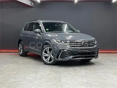 Usado VW Tiguan R-line 150 CV (110 kW) 2023 Gris / plata SUV