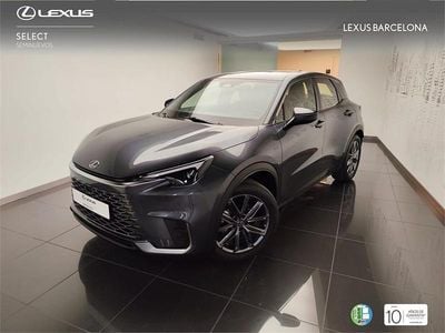 Usado Lexus LBX 136 CV (100 kW) 2025 Gris SUV