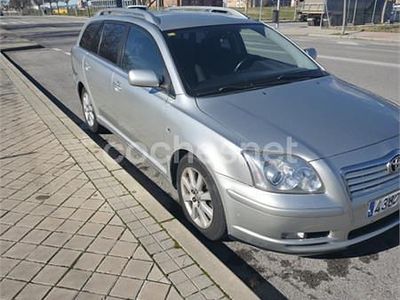 Gris / plata Usado 2004 Toyota Avensis Executive Berlina | 3500 € (Precio justo)