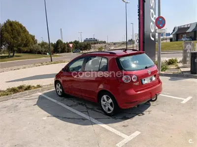 Usado VW Golf Plus Advance 105 CV (77 kW) 2011 Rojo Monovolumen