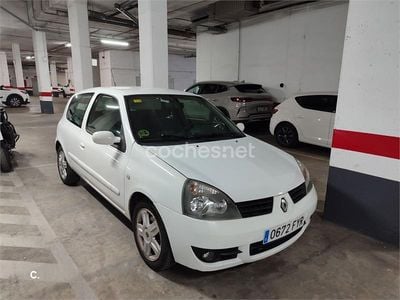 Usado Renault Clio II Dynamique 70 CV (51 kW) 2007 Blanco Berlina
