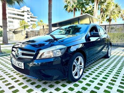 Usado Mercedes A180 Style 109 CV (80 kW) 2014 Negro Utilitario