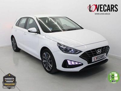 Usado Hyundai i30 110 CV (80 kW) 2021 Blanco Berlina
