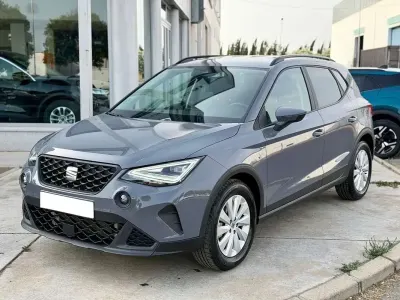 Usado Seat Arona Style 116 CV (85 kW) 2025 Burdeos SUV