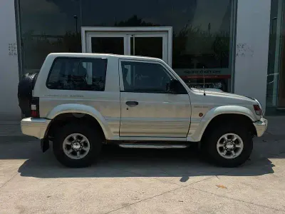 Usado Mitsubishi Montero 125 CV (91 kW) 1996 Beige SUV