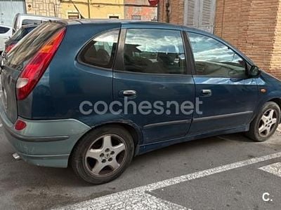 Usado Nissan Almera Tino Comfort 114 CV (83 kW) 2001 Azul Monovolumen