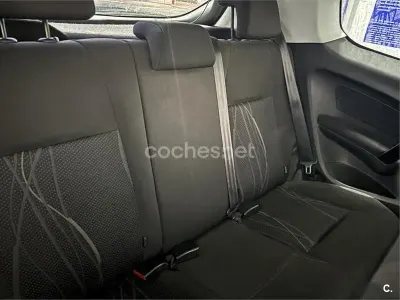 Usado Peugeot 208 Active 95 CV (69 kW) 2012 Violeta / lila Utilitario