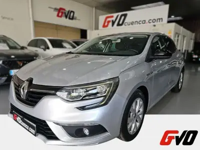Usado Renault Mégane LIMITED 140 CV (102 kW) 2019 Gris / plata Berlina