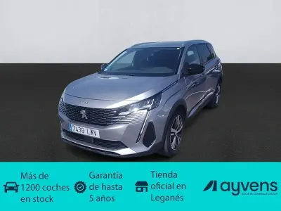 Usado Peugeot 5008 Allure 131 CV (96 kW) 2022 Gris / plata SUV