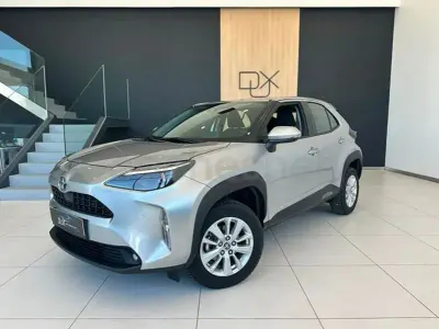Usado Toyota Yaris Cross Business Edition 116 CV (85 kW) 2023 Gris SUV