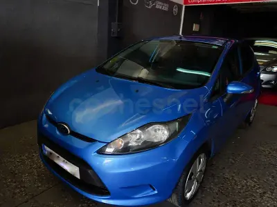 Usado Ford Fiesta Trend 70 CV (51 kW) 2011 Azul Berlina