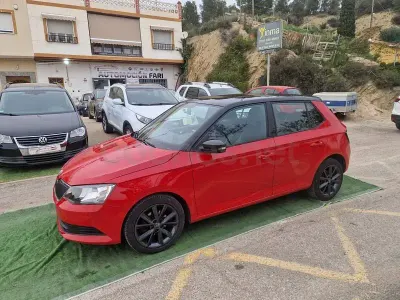 Usado Skoda Fabia Active 75 CV (55 kW) 2015 Rojo Berlina