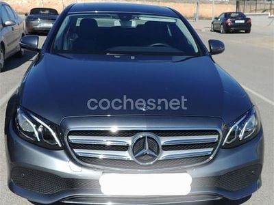 Usado Mercedes E220 194 CV (142 kW) 2018 Gris / plata Berlina
