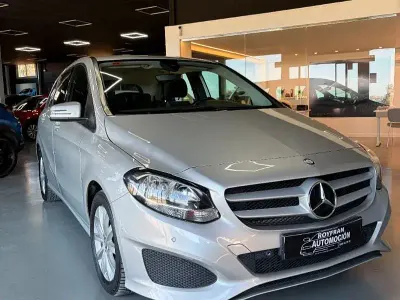 Usado Mercedes B180 109 CV (80 kW) 2015 Gris / plata Utilitario