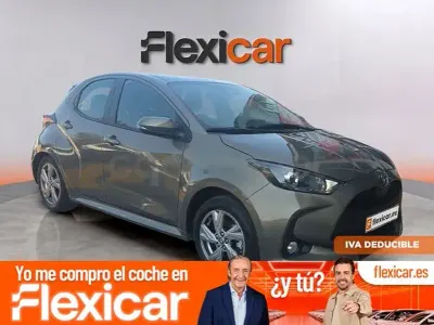 Usado Toyota Yaris Hybrid Active 116 CV (85 kW) 2025 Gris / plata Berlina
