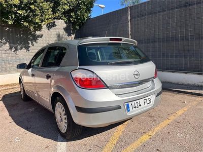 Usado Opel Astra Enjoy 90 CV (66 kW) 2007 Gris / plata Berlina