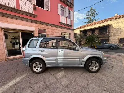 Usado Suzuki Grand Vitara 110 CV (80 kW) 2005 Gris / plata SUV