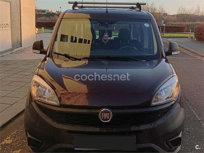 Usado Fiat Doblò Dynamic 90 CV (66 kW) 2016 Granate Monovolumen