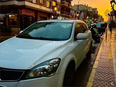 Usado Kia ProCeed 90 CV (66 kW) 2011 Blanco Berlina