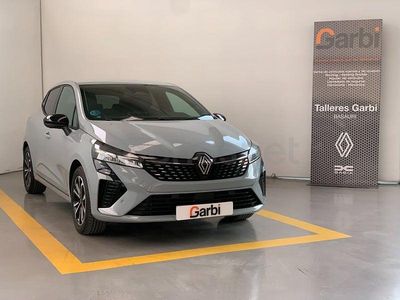 Usado Renault Clio V Techno 143 CV (105 kW) 2025 Gris / plata Berlina