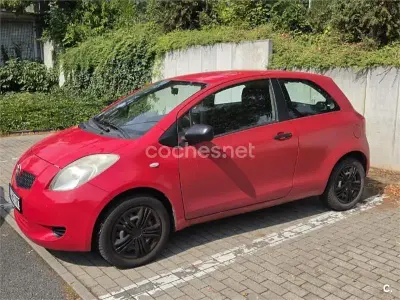 Usado Toyota Yaris Active 69 CV (50 kW) 2008 Rojo Utilitario