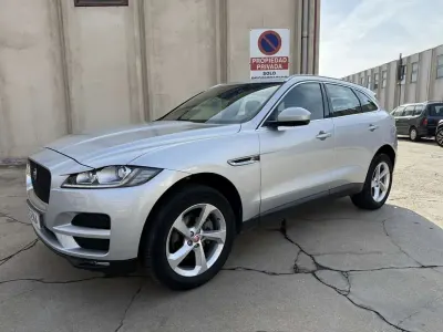 Usado Jaguar F-Pace Prestige 241 CV (177 kW) 2017 Gris / plata SUV
