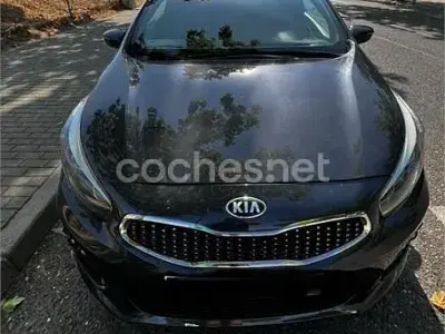 Usado Kia ProCeed GT-Line 136 CV (100 kW) 2017 Gris / plata Utilitario
