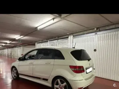Käytetty Mercedes B180