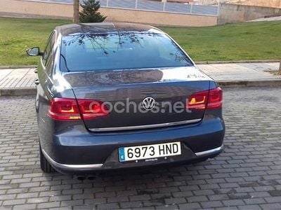 Usado VW Passat Advance 140 CV (102 kW) 2012 Gris / plata Berlina