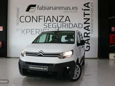 Usado Citroën Berlingo Live 100 CV (73 kW) 2021 Blanco Monovolumen
