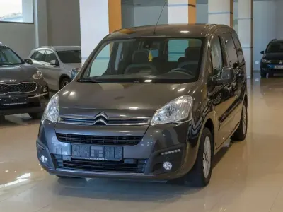 Usado Citroën Berlingo Feel 99 CV (72 kW) 2016 Gris Monovolumen