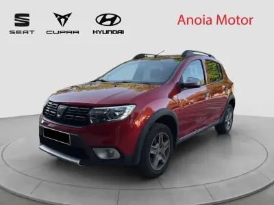 Usado Dacia Sandero Comfort 90 CV (66 kW) 2018 Rojo Utilitario