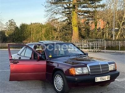 Usado Mercedes 190 109 CV (80 kW) 1992 Granate Berlina