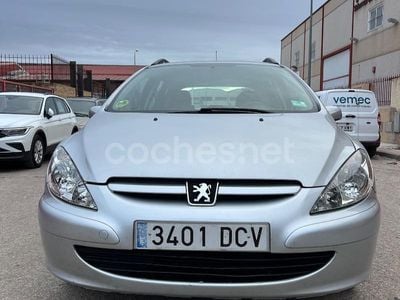 Usado Peugeot 307 110 CV (80 kW) 2004 Gris / plata Familiar