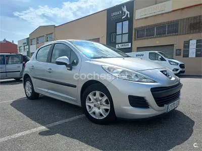 Usado Peugeot 207 75 CV (55 kW) 2010 Gris / plata Berlina