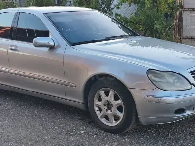 Usado Mercedes S400 250 CV (183 kW) 2001 Gris / plata Berlina