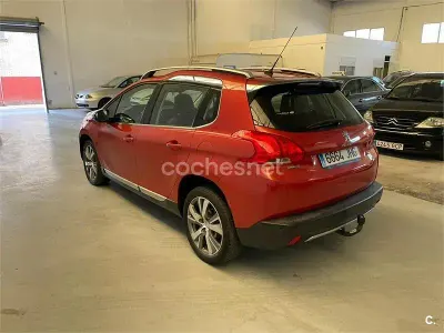 Usado Peugeot 2008 Allure 120 CV (88 kW) 2015 Naranja SUV