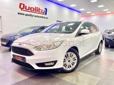 Usado Ford Focus Trend 120 CV (88 kW) 2016 Blanco Berlina