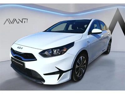 Używany Kia Ceed 101 KM (74 kW) 2025 Biały Hatchback