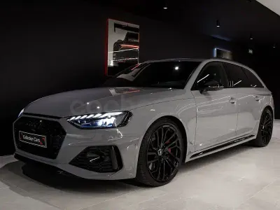 Usado Audi RS4 Basis 450 CV (330 kW) 2020 Gris / plata Familiar