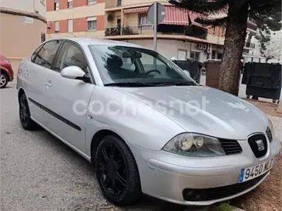 Usado Seat Cordoba Stella 100 CV (73 kW) 2003 Gris / plata Berlina