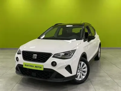 Usado Seat Arona Style Plus 110 CV (80 kW) 2021 Blanco SUV