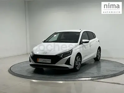 Usado Hyundai i20 100 CV (73 kW) 2025 Blanco Utilitario