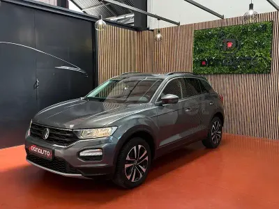Usado VW T-Roc Advance 115 CV (84 kW) 2021 Gris / plata SUV