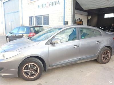 Usado Renault Fluence Dynamique 110 CV (80 kW) 2011 Gris / plata Berlina