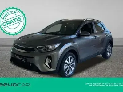 Usado Kia Stonic 100 CV (73 kW) 2025 Gris SUV