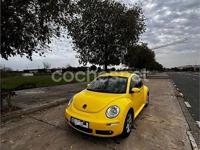 Begagnad VW New Beetle 102 HK (75 kW) 2006 Gul Halvkombi