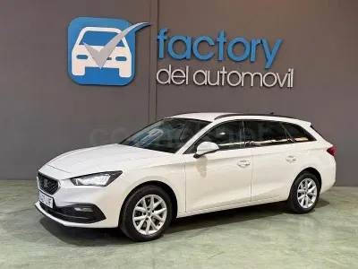Usado Seat Leon Style 115 CV (84 kW) 2022 Blanco Familiar