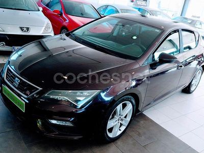 Usado Seat Leon FR 150 CV (110 kW) 2017 Violeta / lila Berlina